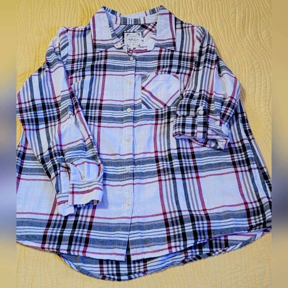 Light Flannel shirt. Long Sleeves or Rollup